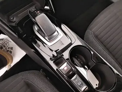 Photo 13 Peugeot 208  Electrique 50 kWh 136ch