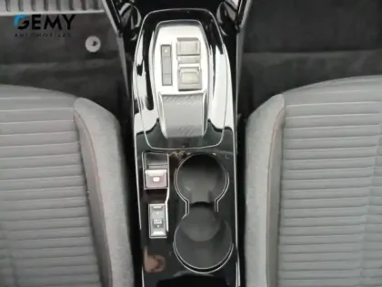 Photo 16 Peugeot 208  Electrique 50 kWh 136ch