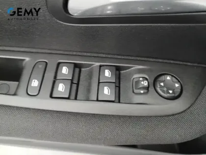 Photo 14 Peugeot 208  Electrique 50 kWh 136ch