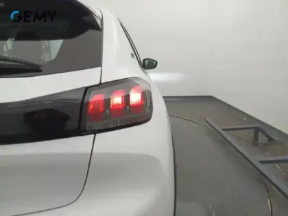 Photo 21 Peugeot 208  Electrique 50 kWh 136ch