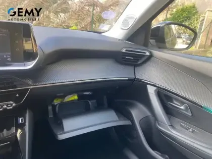 Photo 16 Peugeot 2008  PureTech 100 S&S BVM6