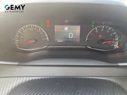 Photo 12 Peugeot 2008  PureTech 100 S&S BVM6