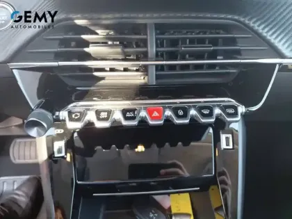 Photo 16 Peugeot 208  PureTech 100 S&S EAT8