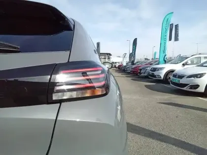 Photo 11 Peugeot 208  Electrique 50 kWh 136ch