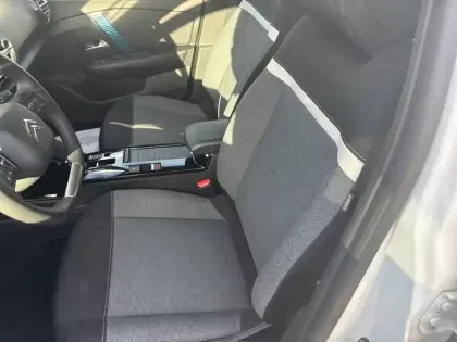 Photo 10 Citroën C4 e- 136 ch Automatique