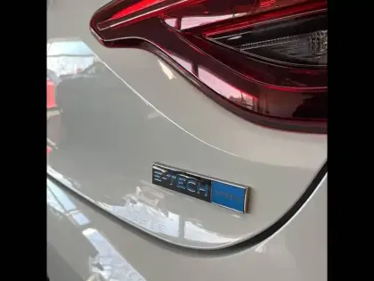 Photo 13 Renault Clio  E-Tech 140