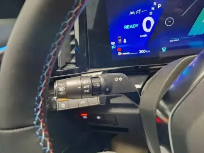 Photo 41 Renault Rafale  E-Tech full hybrid 200