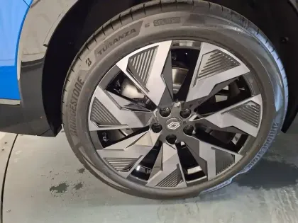 Photo 11 Renault Rafale  E-Tech full hybrid 200