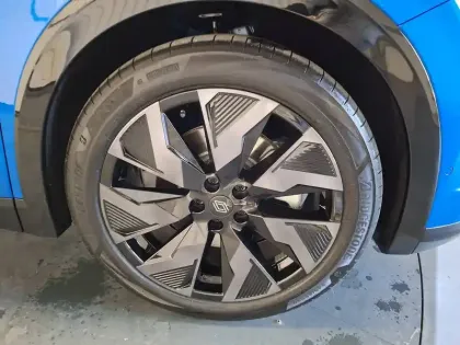 Photo 10 Renault Rafale  E-Tech full hybrid 200