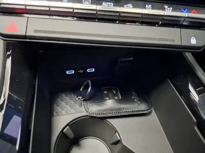 Photo 44 Renault Rafale  E-Tech full hybrid 200