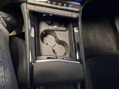 Photo 45 Renault Rafale  E-Tech full hybrid 200