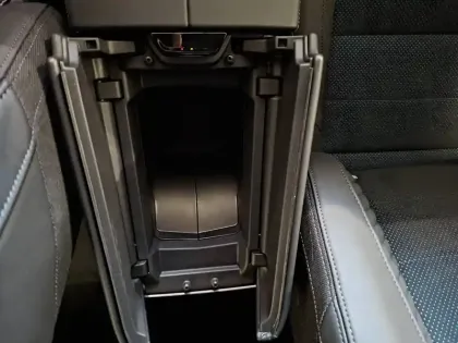 Photo 47 Renault Rafale  E-Tech full hybrid 200