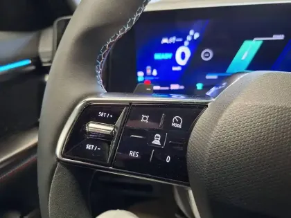 Photo 35 Renault Rafale  E-Tech full hybrid 200