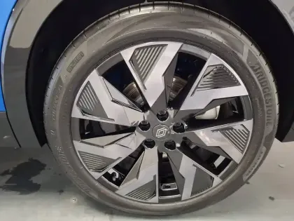 Photo 6 Renault Rafale  E-Tech full hybrid 200