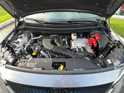 Photo 15 Renault Rafale  E-Tech full hybrid 200 ch