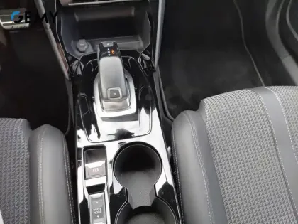 Photo 12 Peugeot 2008  PureTech 130 S&S EAT8