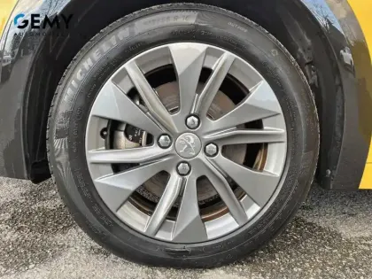 Photo 10 Peugeot 208  Electrique 50 kWh 136ch