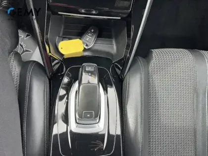 Photo 14 Peugeot 2008  PureTech 130 S&S EAT8