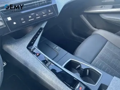 Photo 15 Peugeot 5008  Electrique 210 ch 73 kWh