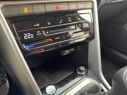 Photo 19 Volkswagen T-roc  1.0 TSI 116 Start/Stop BVM6