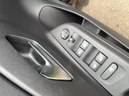 Photo 10 Opel Corsa  Electrique 136 ch & Batterie 50 kWh