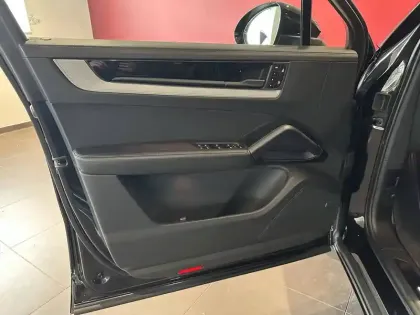 Photo 12 Porsche Cayenne  Coupé E-Hybrid 3.0 V6 470 ch