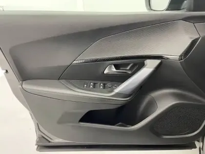 Photo 25 Peugeot 2008  BlueHDi 100 S&S BVM6