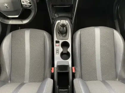 Photo 26 Peugeot 2008  BlueHDi 100 S&S BVM6