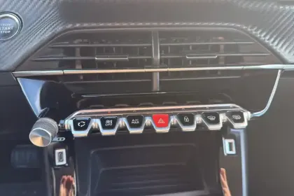 Photo 28 Peugeot 2008  Moteur électrique 136 ch