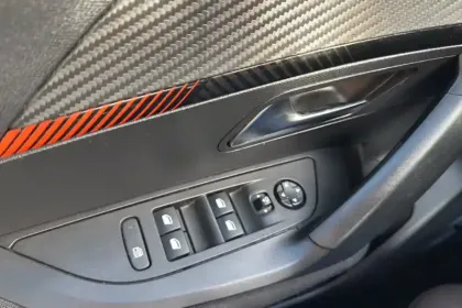 Photo 32 Peugeot 2008  Moteur électrique 136 ch