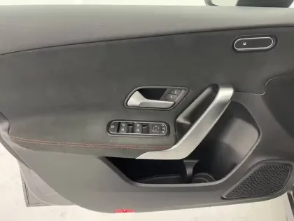 Photo 32 Mercedes Classe A  200 7G-DCT