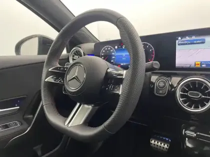 Photo 23 Mercedes Classe A  200 7G-DCT