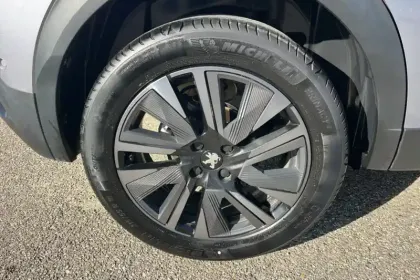 Photo 8 Peugeot 2008  PureTech 130 S&S EAT8