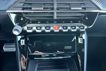 Photo 29 Peugeot 2008  PureTech 130 S&S EAT8