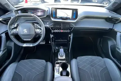 Photo 17 Peugeot 2008  PureTech 130 S&S EAT8