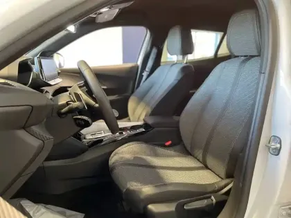 Photo 14 Peugeot 2008  Hybrid 145 e-DCS6