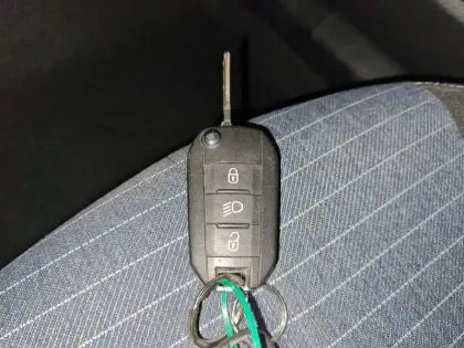 Photo 4 Peugeot 208  BLUEHDI 100 S&S BVM6