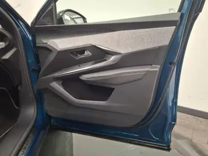 Photo 23 Peugeot 3008  Hybrid 136 e-DCS6