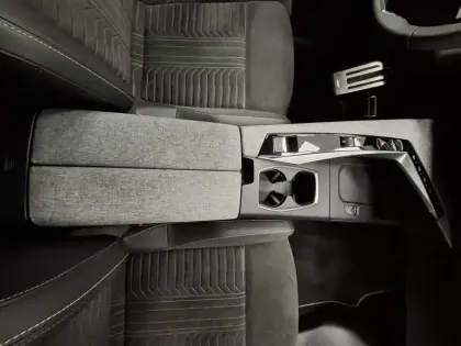 Photo 27 Peugeot 3008  Hybrid 136 e-DCS6