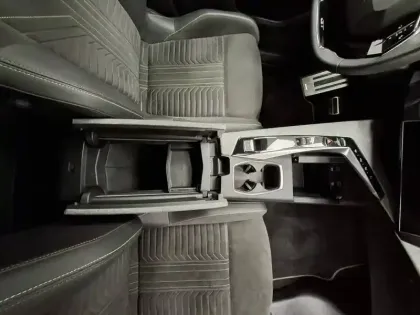 Photo 28 Peugeot 3008  Hybrid 136 e-DCS6