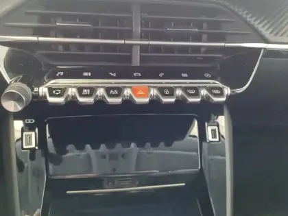 Photo 12 Peugeot 208  Electrique 50 kWh 136ch