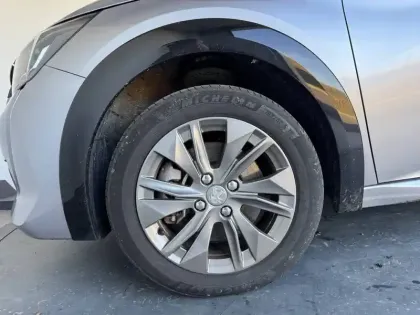 Photo 81 Peugeot 208  Electrique 50 kWh 136ch