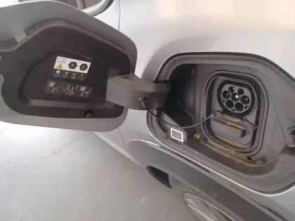 Photo 34 Peugeot 208  Electrique 50 kWh 136ch