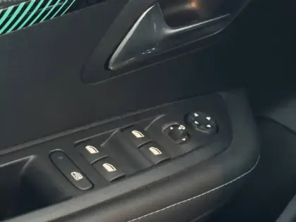 Photo 69 Peugeot 208  Electrique 50 kWh 136ch