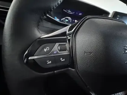 Photo 60 Peugeot 208  Electrique 50 kWh 136ch