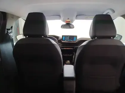 Photo 31 Peugeot 208  Electrique 50 kWh 136ch