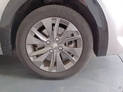 Photo 37 Peugeot 208  Electrique 50 kWh 136ch