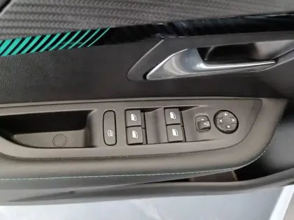 Photo 14 Peugeot 208  Electrique 50 kWh 136ch