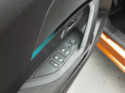 Photo 17 Peugeot 2008  PureTech 100 S&S BVM6