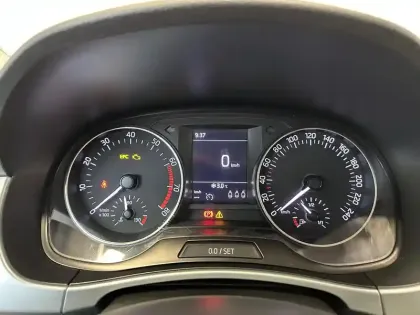 Photo 7 Skoda Fabia  1.0 MPI 60 ch Greentec